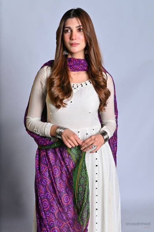Model in white embroidered kurta with purple bandhani dupatta and silver bangles, studio portrait — Anas Ahmad Studio, Karachi